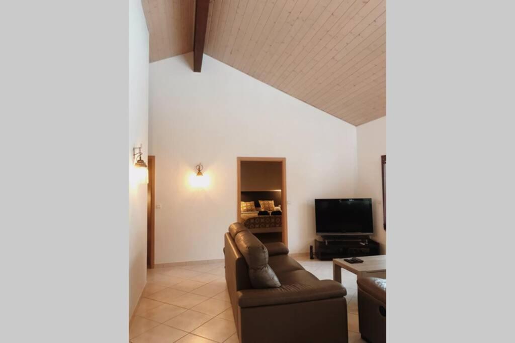 Maison Entiere Au Pied Du Plateau Du Retord 2 Chambres Sdb - Vouvray Ochiaz Luaran gambar